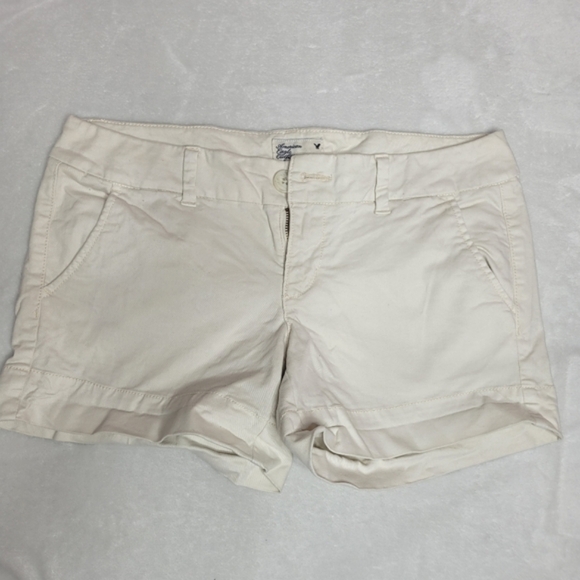 Beige short shorts - Picture 1 of 4